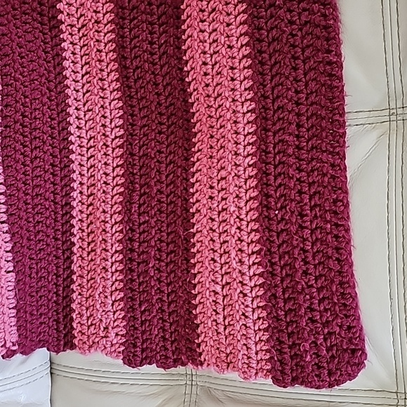 AFGAN, hand-made crochet. Beautifully done. Wine and pink color. Striped. - Picture 3 of 4
